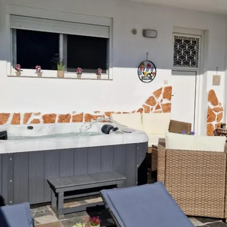 Stergios With Private Jacuzzi Appartement *