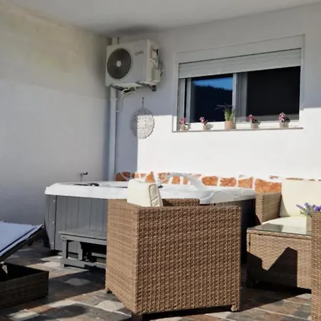 Stergios With Private Jacuzzi Appartement *