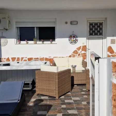 Daire Stergios With Private Jacuzzi