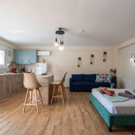 Stergios With Private Jacuzzi *