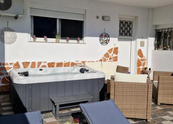 Stergios With Private Jacuzzi Διαμέρισμα *