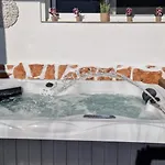 Stergios With Private Jacuzzi Apartment