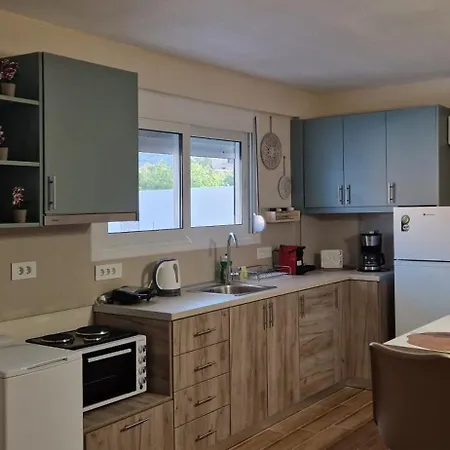 Stergios With Private Jacuzzi דירה