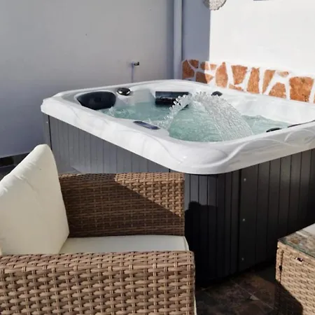 Stergios With Private Jacuzzi 콜림비아