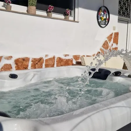 아파트 Stergios With Private Jacuzzi