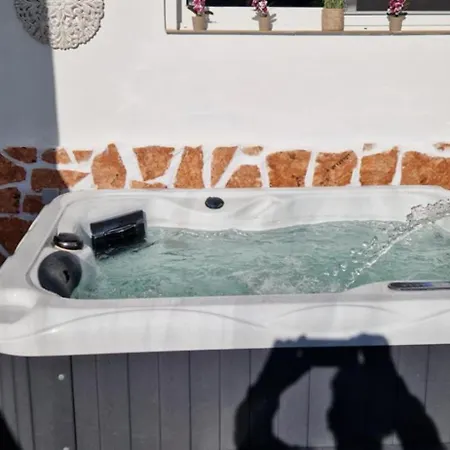 Stergios With Private Jacuzzi *